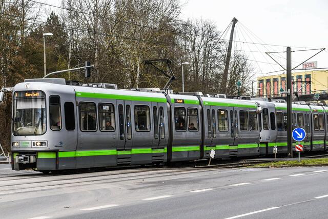 Haltestelle "Park der Sinne"; Aussteigen, in den Park gehen, die Ruhe genießen, die Seele baumen lassen, träumen und entspannt weiterfahren!