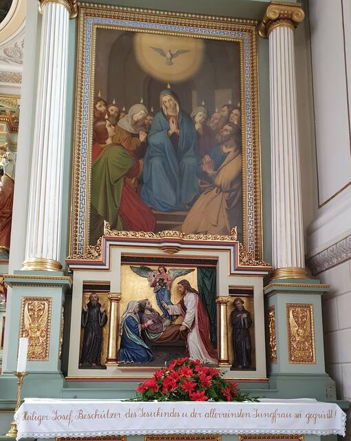 rechter Seitenaltar mit Pfingstwunder und Gruß an Hl. Josef