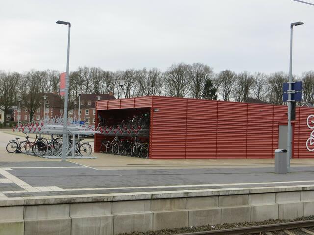 Die vollen Fahrradparkhäuser sind ein Indiz, dass die Strecke von den Einwohnern sehr gut angenommen wird