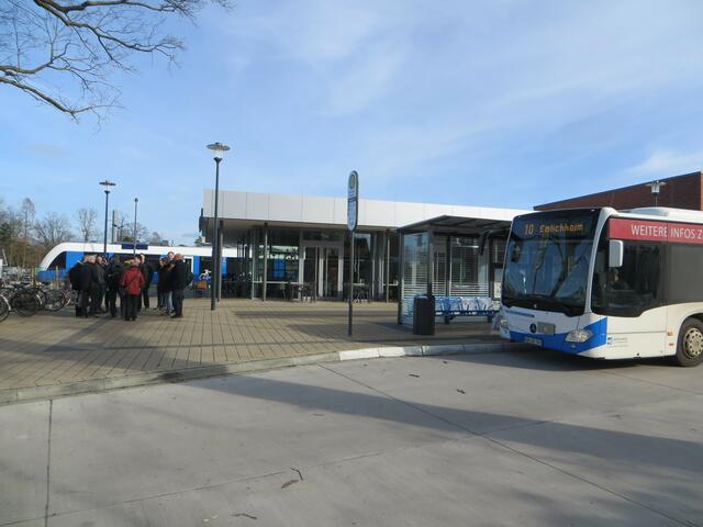 In Neuenhaus. Bus und Bahn sind bestens miteinander abgestimmt