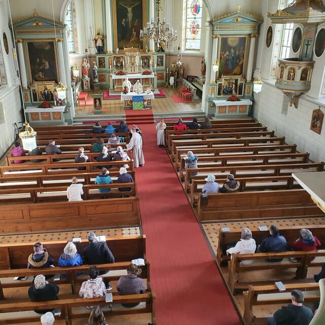 Altar- und Kirchenrum von der Empore