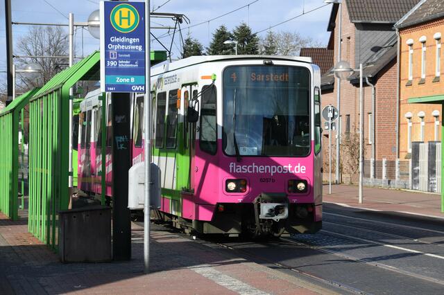 altestelle Orpheusweg in Gleidingen: Wer die südlichsten Ortsteile der Region Hannover besichtigen will, muß hier umsteigen und kann mit dem Bus nach Ingeln-Oesselse fahren. Auch Sehnde erreicht er so. Wer die süßen Früchte liebt, erreicht in wenigen Minuten riesige Erdbeerfelder zum Selbstpflücken!