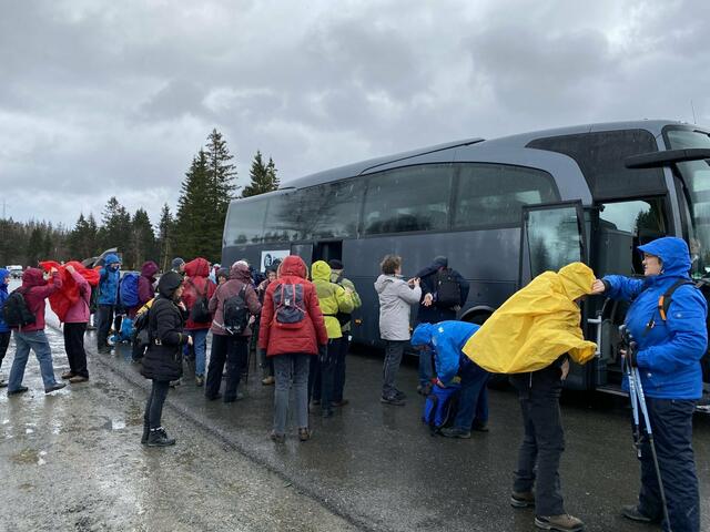 Oderbrück war Start der Wanderung. Dichte Regenkleidung war angesagt.