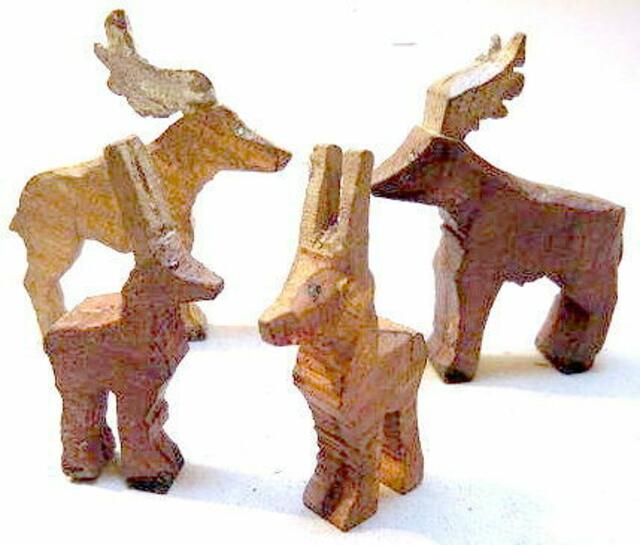 Holzfigürchen als Spaltsegmenten eines im Umriss der Figuren gedrechselten Holzringes aus dem Erzgebirge