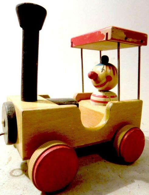 Beim Hinterherziehen muss der Clown nach allen Richtungen rundherum schauen