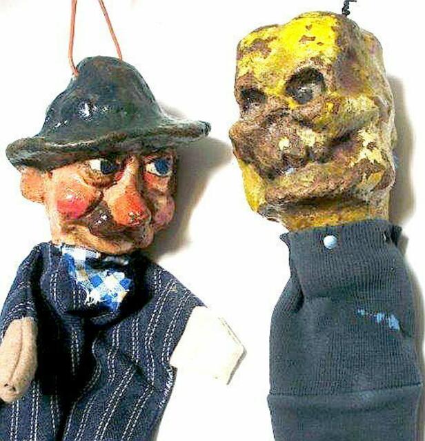 Aus Pappmaschee gemacht ist hier der Brandner Kasper und der Tod aus Bayern