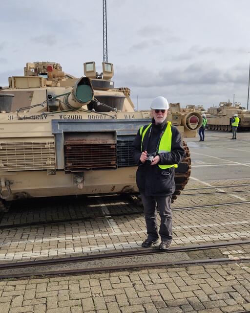 Die ersten Panzer und Fahrzeuge der US-Army für "Defender Europe 20" sind entladen. Per Schiene und Straße geht es quer durch Deutschland in Richtung Polen und Baltikum bis zur russischen Westgrenze. Friedensorganisationen protestieren gegen das Säbelrasseln und werten das Manöver als Provokation Russlands.