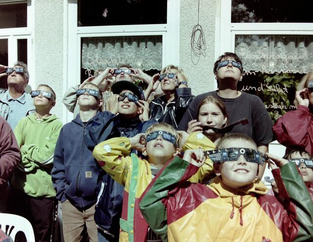 Einmaliges Erlebnis: partielle Sonnenfinsternis über Deutschland 1999.