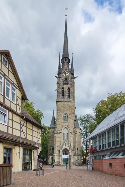 Die heutige St. Jakobi Kirche von 1899 vom Winkel aus gesehen