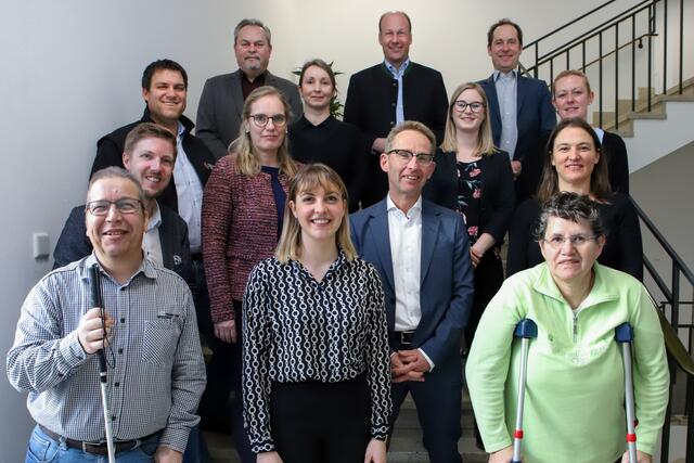 Bildtext: Die Mitglieder der Arbeitsgruppe „Pflege“ trafen sich im Februar erstmalig im Landratsamt Augsburg. (Bildquelle: Simone Graßler)