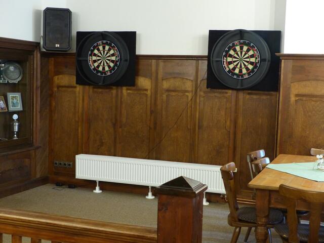 Im frisch renovierten Aufenthaltsraum des Schützenverein Uetze trägt auch die Dartsparte ihre Heimwettkämpfe aus