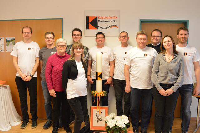 der neu gewählte Vorstand: Christian Adamek, Wolfgang Rau, Elfriede Mairle, Benedikt Wilhelm, Julia Wilhelm, Christian Sibenhorn, Josef Fendl, Martin Schmid, Pfarrer Gerhard Kramer, Heike Tschauner und Benjamin Schwegler