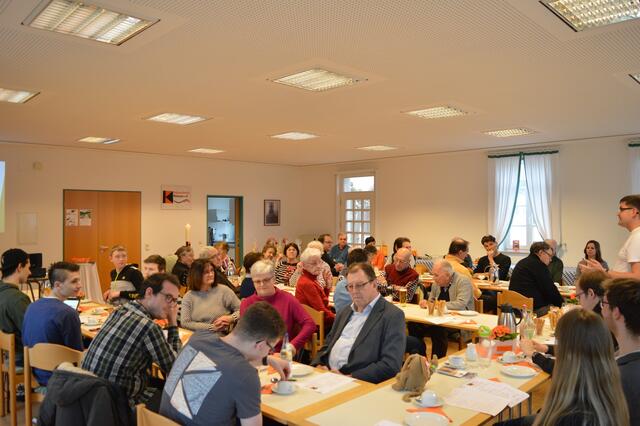 der Saal war bis auf den letzten Platz besetzt
