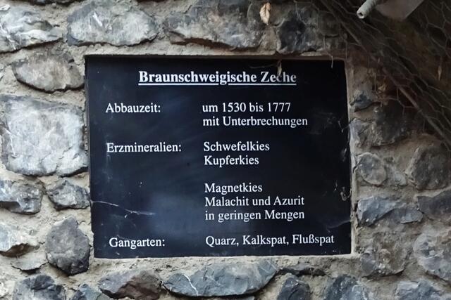 Informationstafel an einem alten Stollen in Treseburg