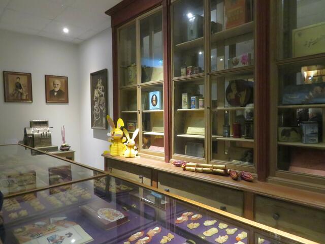 Verschiedene Schokoladen u.Pralinen.