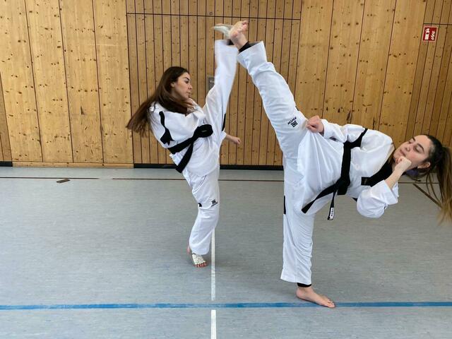 Gökce Karapinar und Sude Sümer