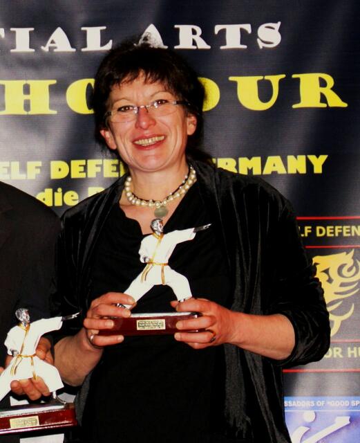 Leiterin: Doris Burkhard-Berezov (2. Dan Taekwondo)