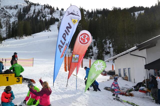 Die Stadt Gersthofen führte am 29.02.2020 zum vierten Mal in Berwang/Tirol das "Gersthofer Schneetreiben" durch. Unterstützt wurden die Organisatoren durch die vier Vereine TSV Gersthofen Abteilung Alpin, Natrufreunde Gersthofen, DAV Sektion Gersthofen und durch den CSC Batzenhofen-Hirblingen.
