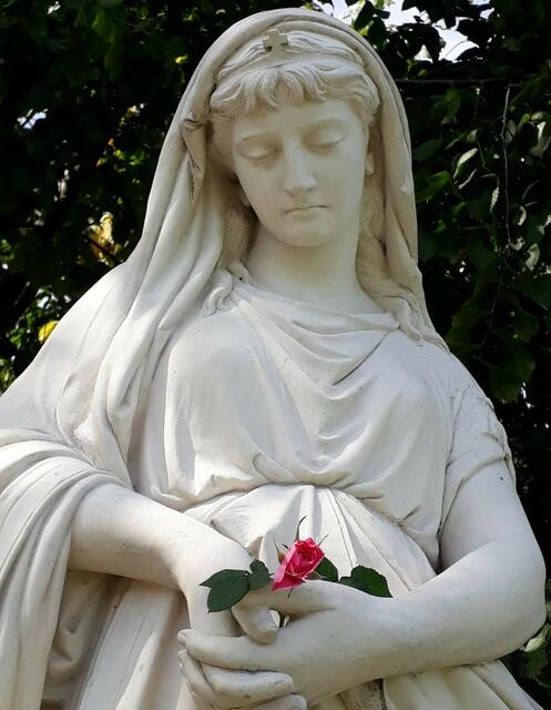 Marien-Statue an der St. Laurentius-Kapelle, Unterflossing