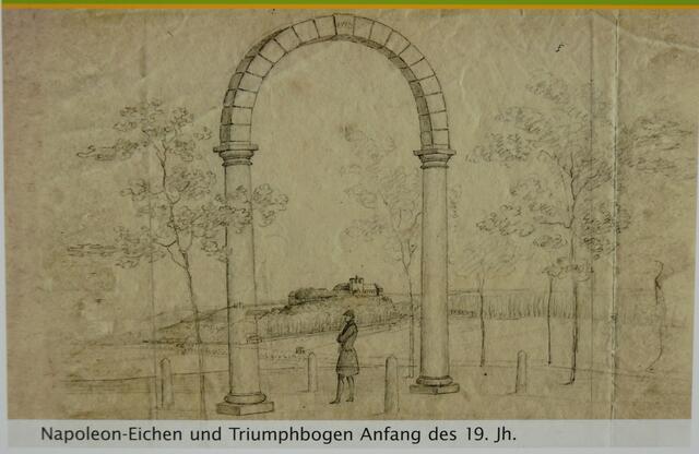 Zu den Napoleon - Eichen gehörte dieser Triumphbogen. Die "bessere Gesellschaft" aus der damaligen Residenzstadt Ballenstedt wanderten bzw. fuhren mit ihren Kutschen zu diesem Triumphbogen.