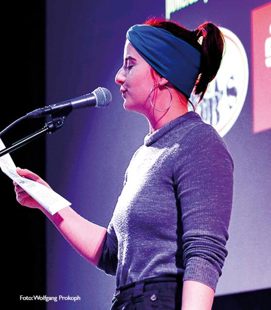 Seit 2016 bereist Anna Teufel die Bühne im gesamten deutschsprachigen Raum und bereichert die Slamszene mit ihrem einzigartigen Blick auf die Welt. Sie veröffentlichte Texte in mehreren Anthologien, u. a. beim Deutschen Theaterverlag.