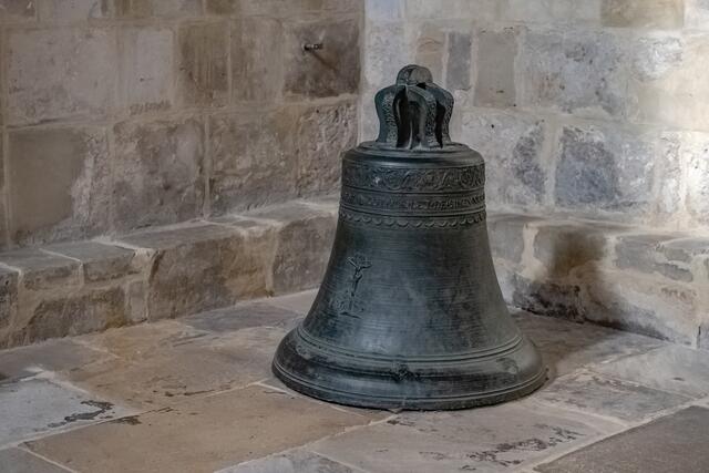  ... eine alte Glocke vom Geläut der Stiftskirche...