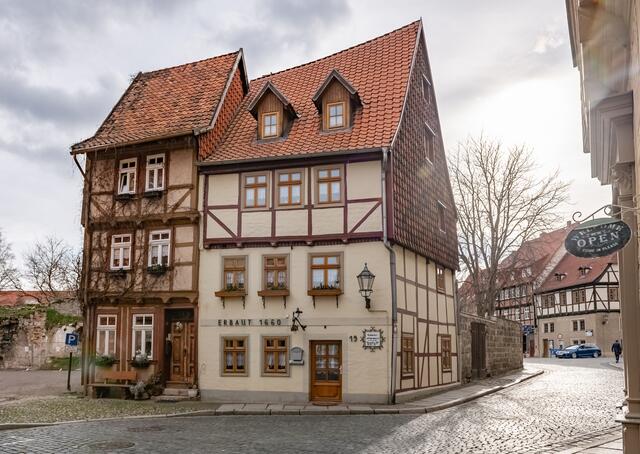... das Haus (mit der Laterne) - erbaut 1660 ...