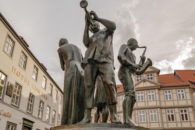 ... Münzenberger Musikanten auf dem Marktplatz ...