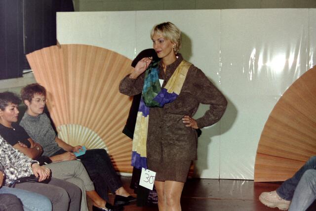 Second-Hand-Modenschau beim Sommerfest des Freizeitheims Döhren im Jahr 2000.