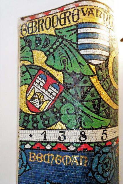 Mosaikarbeiten im Wohnturm