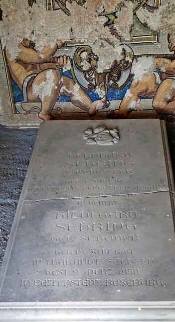 Grabplatte für Bernhard und Brunhilde Sehring im Mausoleum