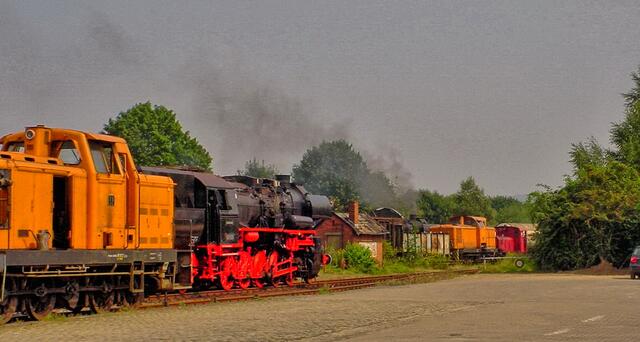 … auch historische Dieselloks haben hier Ihren Standort