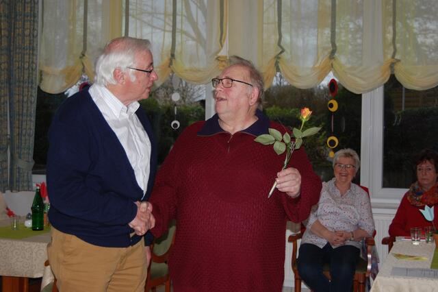 Volker Kampe gratuliert Klaus Bittner zu 45 Jahren Orstverbandstreue