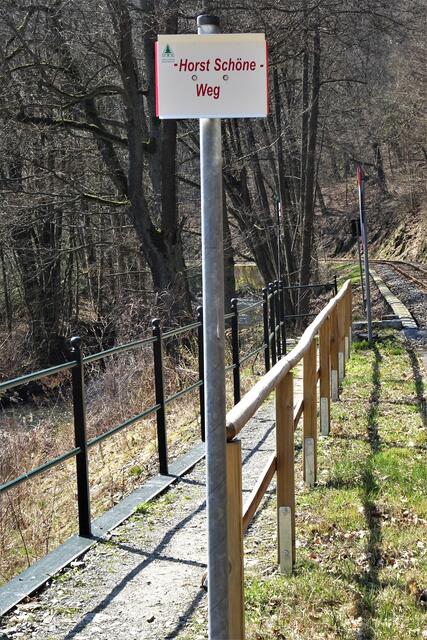 Da sich der Vorsitzende des Harzklub Zweigvereins Harzgerode sich große Verdienste im Kampf um den Erhalt dieses Wanderweges  erworben hat, wurde dieser Weg, neben dem Gleisbett der Selketalbahn, im vorigem Jahr nach ihm benannt.