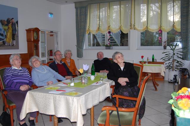 Gebannte Blicke auf die Leinwand