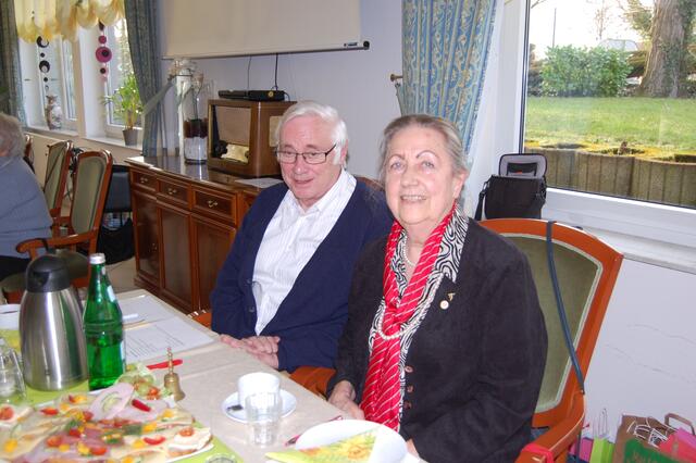 Volker Kampe (2. Kreisvorsitzender) und Brunhild Osterwald (Ortsverbandsvorsitzende/Schriftführerin)