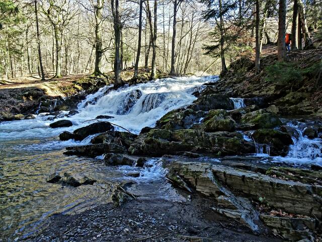 der Selkewasserfall wurde künstlich durch das Herstellen eines Flutgrabens in der Felsenwand erzeugt