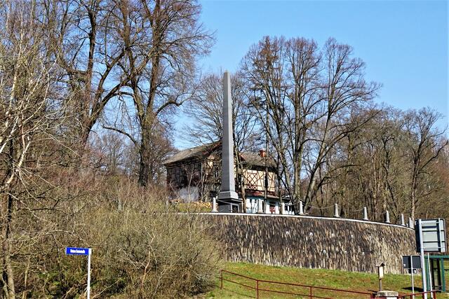der Obelisk in Mägdesprung, sein Vorgänger wurde 1812 in der Eisengießerei  Mägdesprung hergestellt