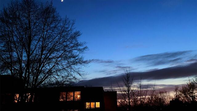 28. März 2020. Die Mondsichel und die Venus.
Auffallender Abendstern Venus.