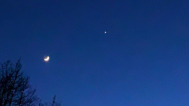 28. März 2020. Die Mondsichel und die Venus.
Auffallender Abendstern Venus.