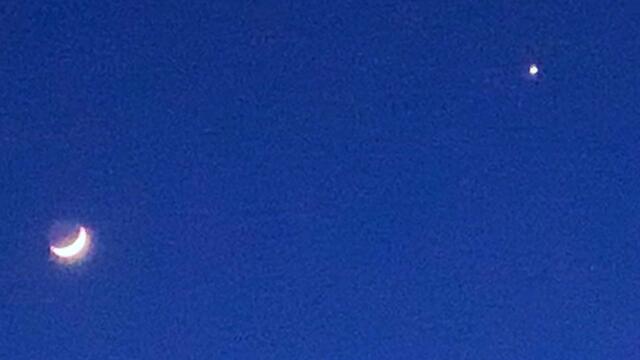 28. März 2020. Die Mondsichel und die Venus.
Auffallender Abendstern Venus.