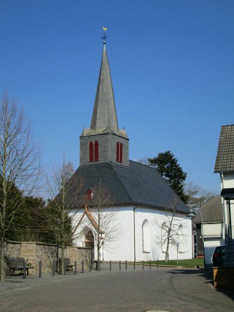 Aktuelle Außenansicht der evangelischen Marienkirche in der Hauptstraße 61.