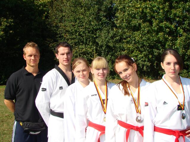 Trainer Tim Glenewinkel zeigte sich bei den niedersächsischen Klassikmeisterschaften 2009 in Gehrden sehr zufrieden mit den Leistungen von Jochen Berg, Janet Paukner, Helen Burghardt, Sandra Szaukellis und Lisa Gernert.