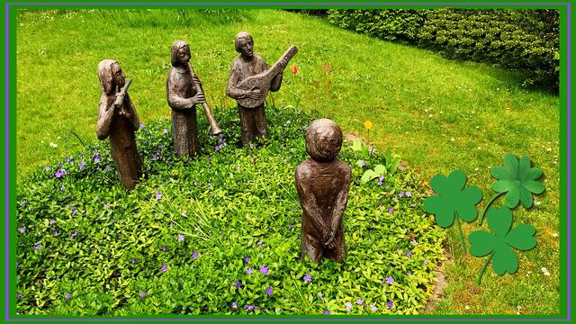 I. 16. April 2020. Offenes Balkon-Singen im Park des GDA Hannover mit Albrecht von Blanckenburg.                           Orchester im Park.