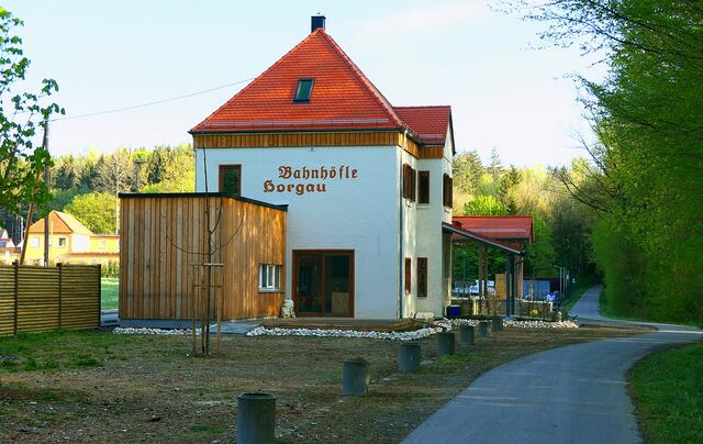 Direkt neben dem Radweg kann man künftig Station an der ehemaligen Station machen