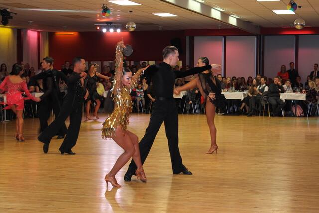 Die Standard/Latein-Trainer Valeria Jäger und Alexander Horn selbst in Aktion