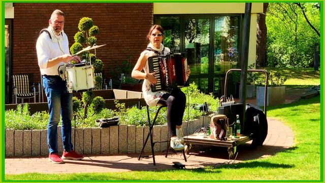23. April 2020. Balkon Konzert III mit Penny und Franky in unserem Park GDA Hannover Kleefeld.
