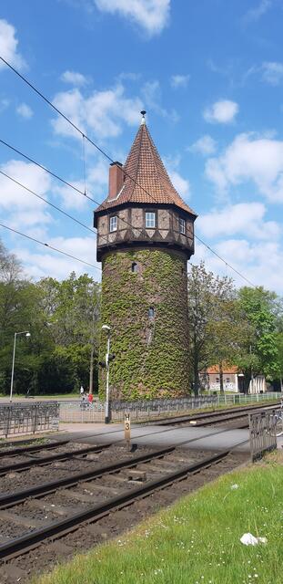 ... vorbei am Döhrener Turm ...