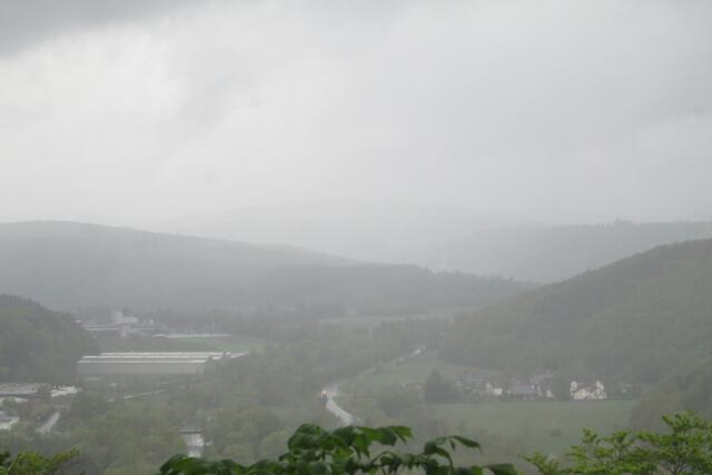 Regenwand über dem Edertal.