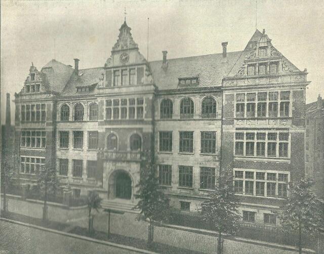 Humboldtschule, Ansicht der Vorderfront, Beethovenstraße, um 1905.